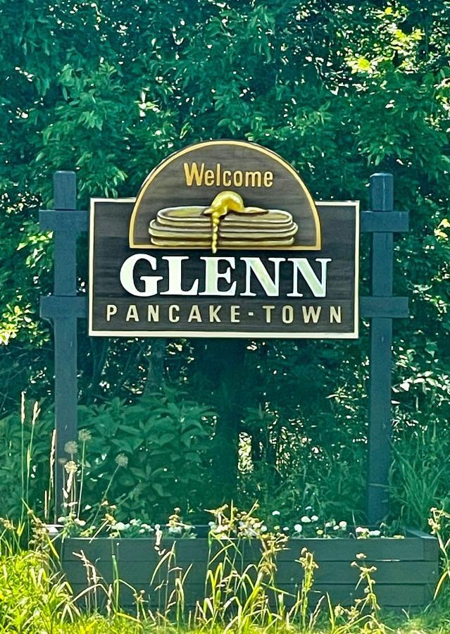 The Charming Glenn Cottage! Walk To Lake Michigan! Fennville Экстерьер фото