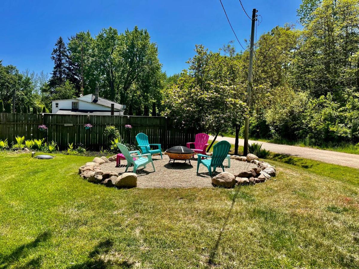The Charming Glenn Cottage! Walk To Lake Michigan! Fennville Экстерьер фото